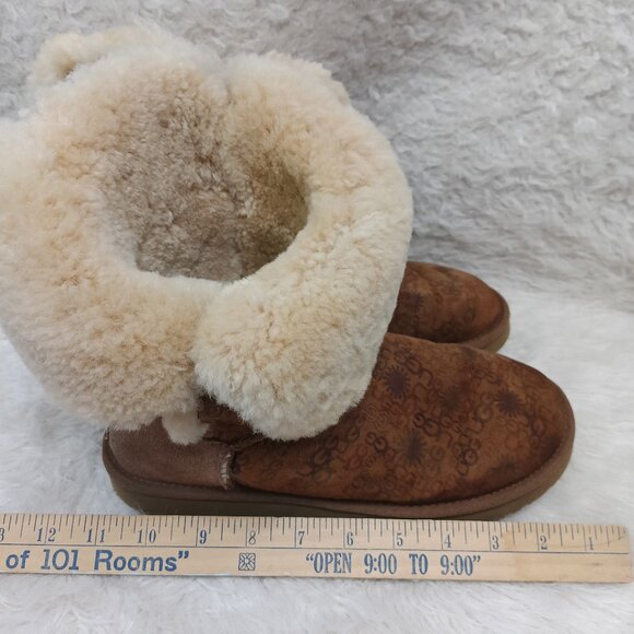 UGG Women's Brown Singature Suede Sheepskin Winter Boots Size 8 - Picture 3 of 8